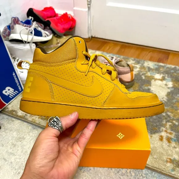 EUC Youth Size 7Y (Euro Sz 40) Nike Court Borough Mid GS Sneakers Haystack/Brown