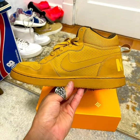 EUC Youth Size 7Y (Euro Sz 40) Nike Court Borough Mid GS Sneakers Haystack/Brown