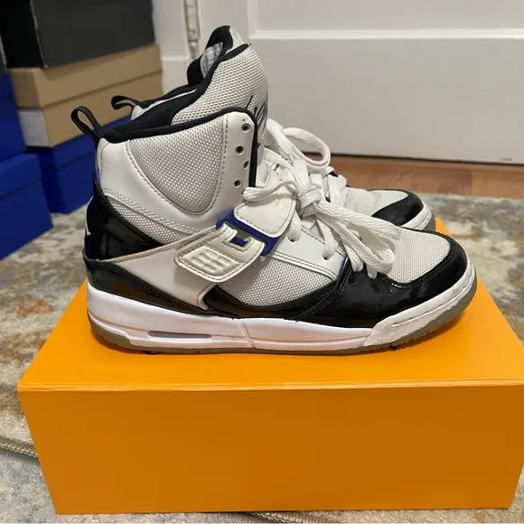 Fair Youth Size 4.5Y Air Jordan Flight 45 High Concord GS Sneakers White/Black