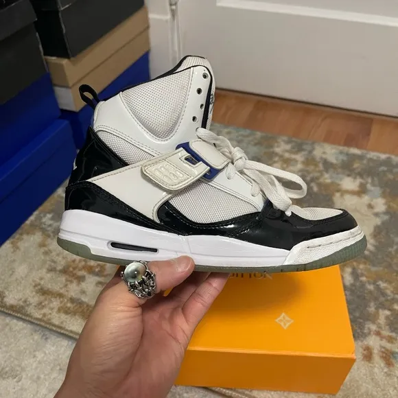 Fair Youth Size 4.5Y Air Jordan Flight 45 High Concord GS Sneakers White/Black