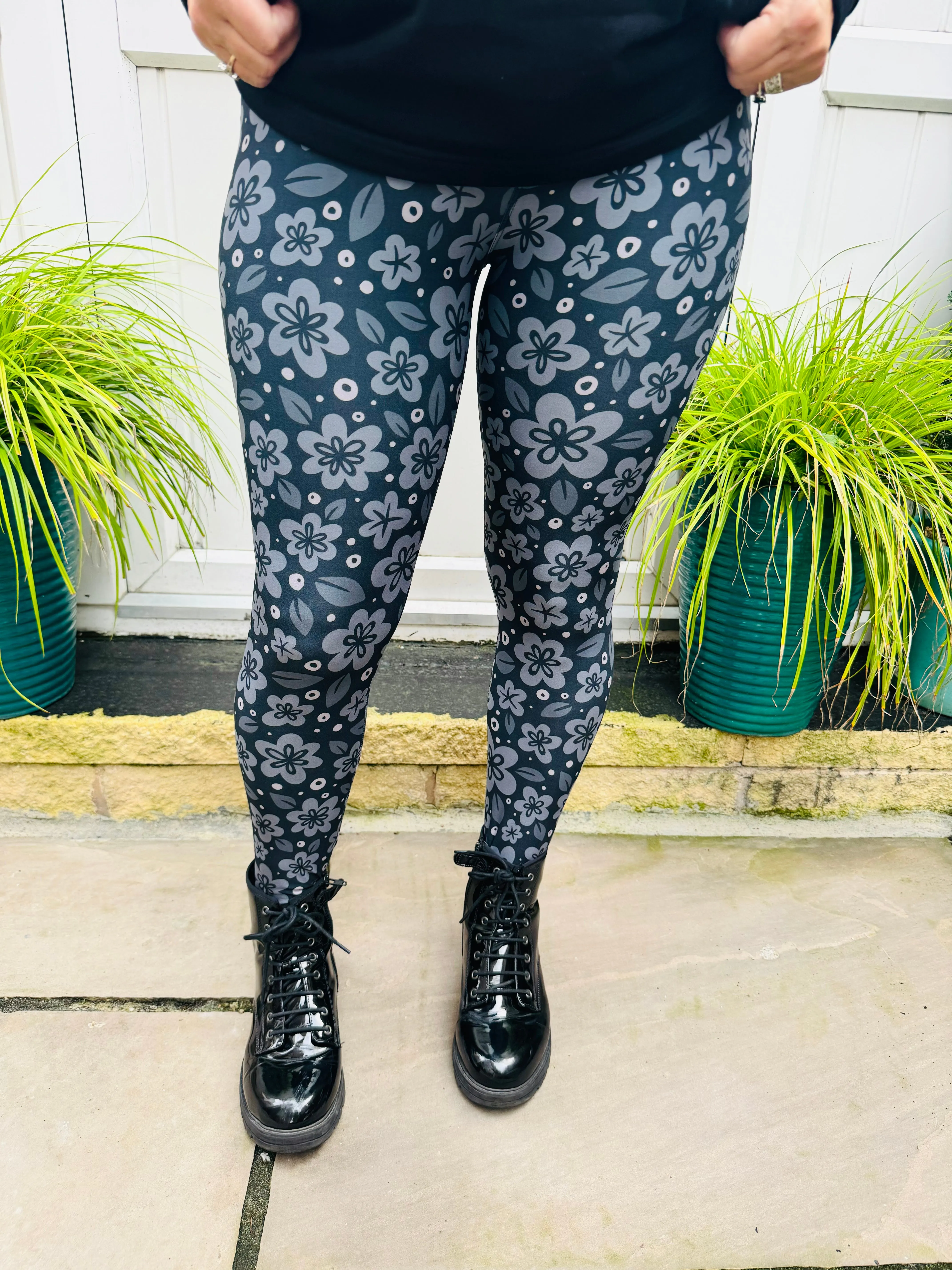 Flowers of Night CASUAL Leggings