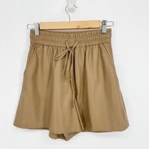 Good American Better Than Leather Short in Warm Caramel Tan Women's 0 XS