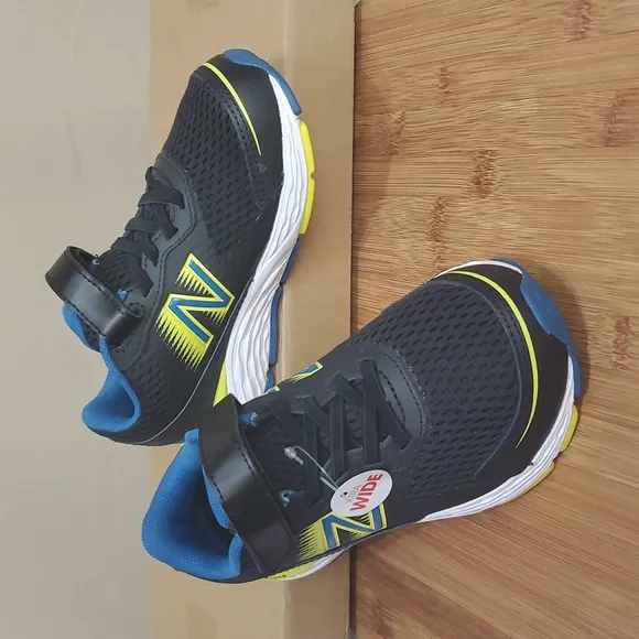 NIB 12 X-Wide Little Boys, 680 V6 Velcro Hook &amp; Loop Running Shoe by New Balance