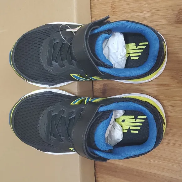 NIB 12 X-Wide Little Boys, 680 V6 Velcro Hook &amp; Loop Running Shoe by New Balance