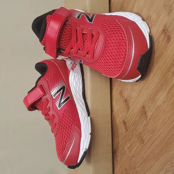 NIB 12 X-Wide Little Boys, 680 V6 Velcro Hook &amp; Loop Running Shoe by New Balance