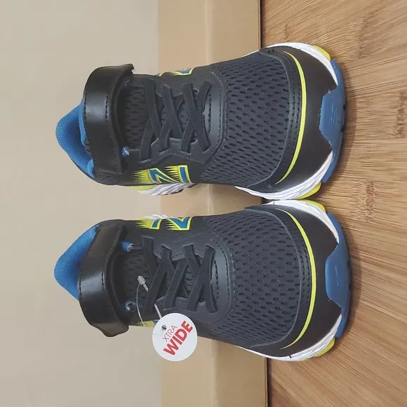 NIB 12 X-Wide Little Boys, 680 V6 Velcro Hook &amp; Loop Running Shoe by New Balance