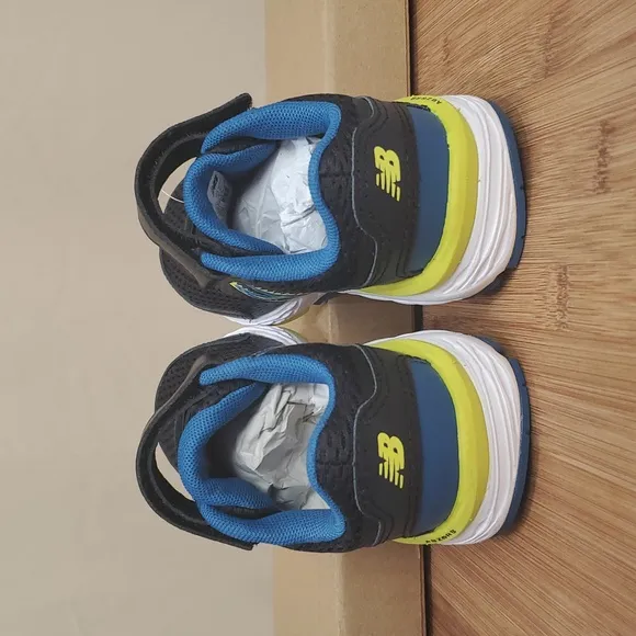NIB 12 X-Wide Little Boys, 680 V6 Velcro Hook &amp; Loop Running Shoe by New Balance