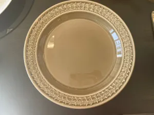 Set of 4 brown 10” dinner plate