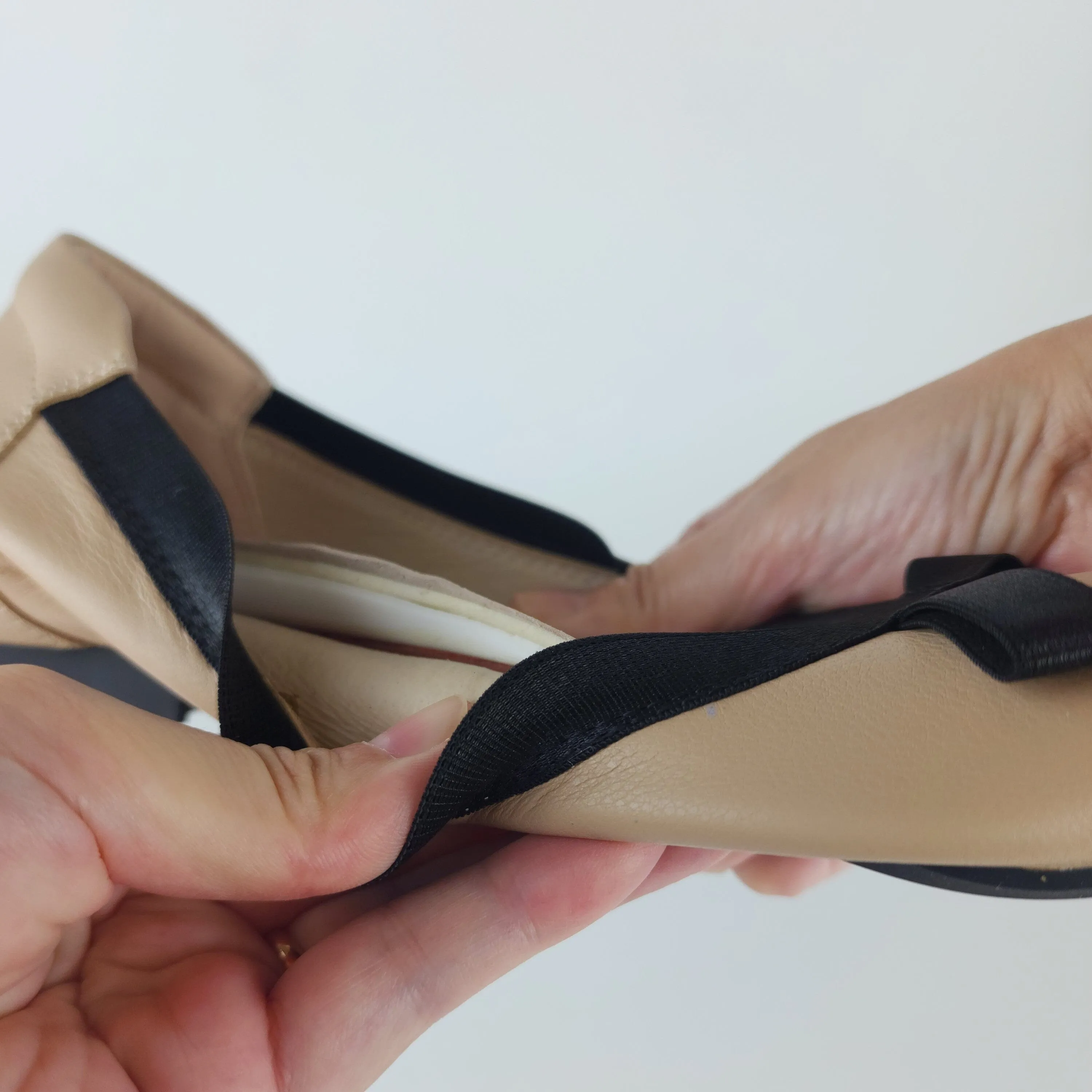 SS24006  Pointy Leather pumps with bow and extra cushion