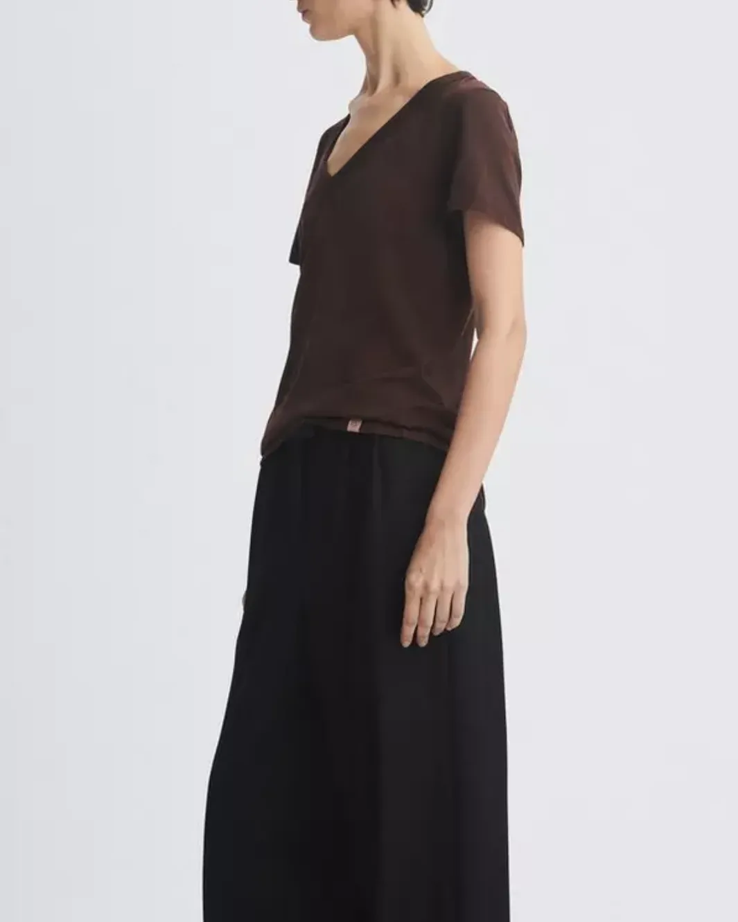 THE SLUB VEE IN DARK BROWN
