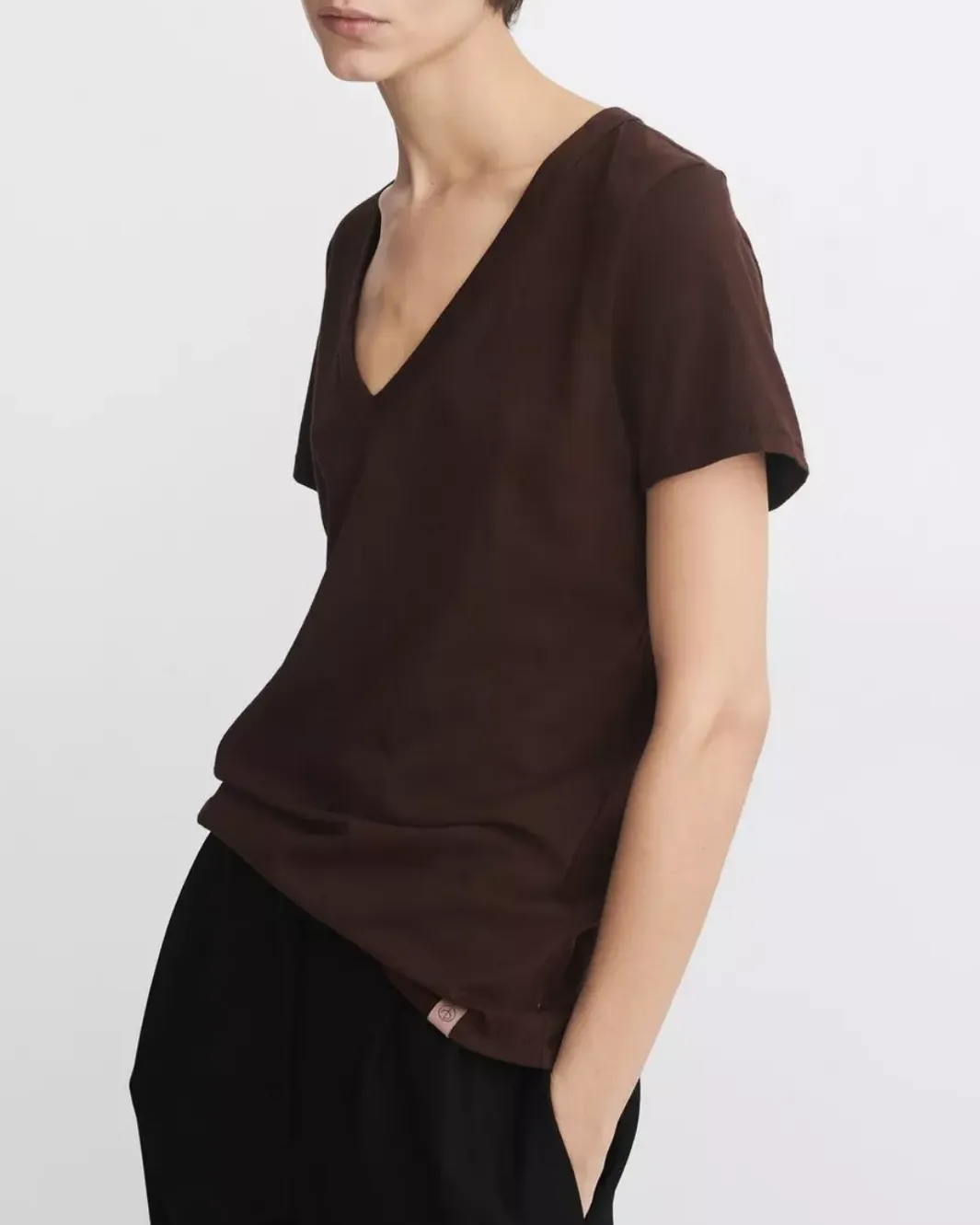 THE SLUB VEE IN DARK BROWN