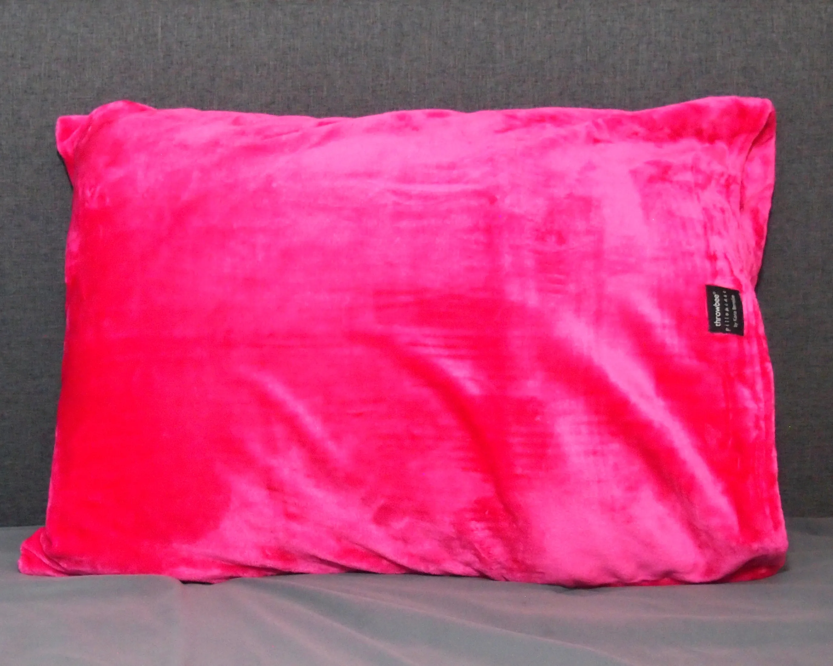 throwbee PILLOWCASE (Classic fitted) - Pink